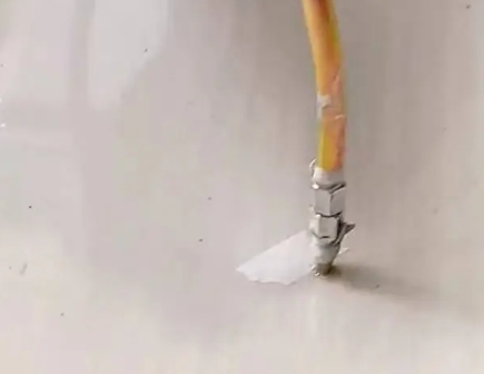 石台瓷砖空鼓维修公司专业解答在瓷砖铺贴过程中，如果使用的砂料过粗（如全部使用了粗砂），可能会导致以下问题